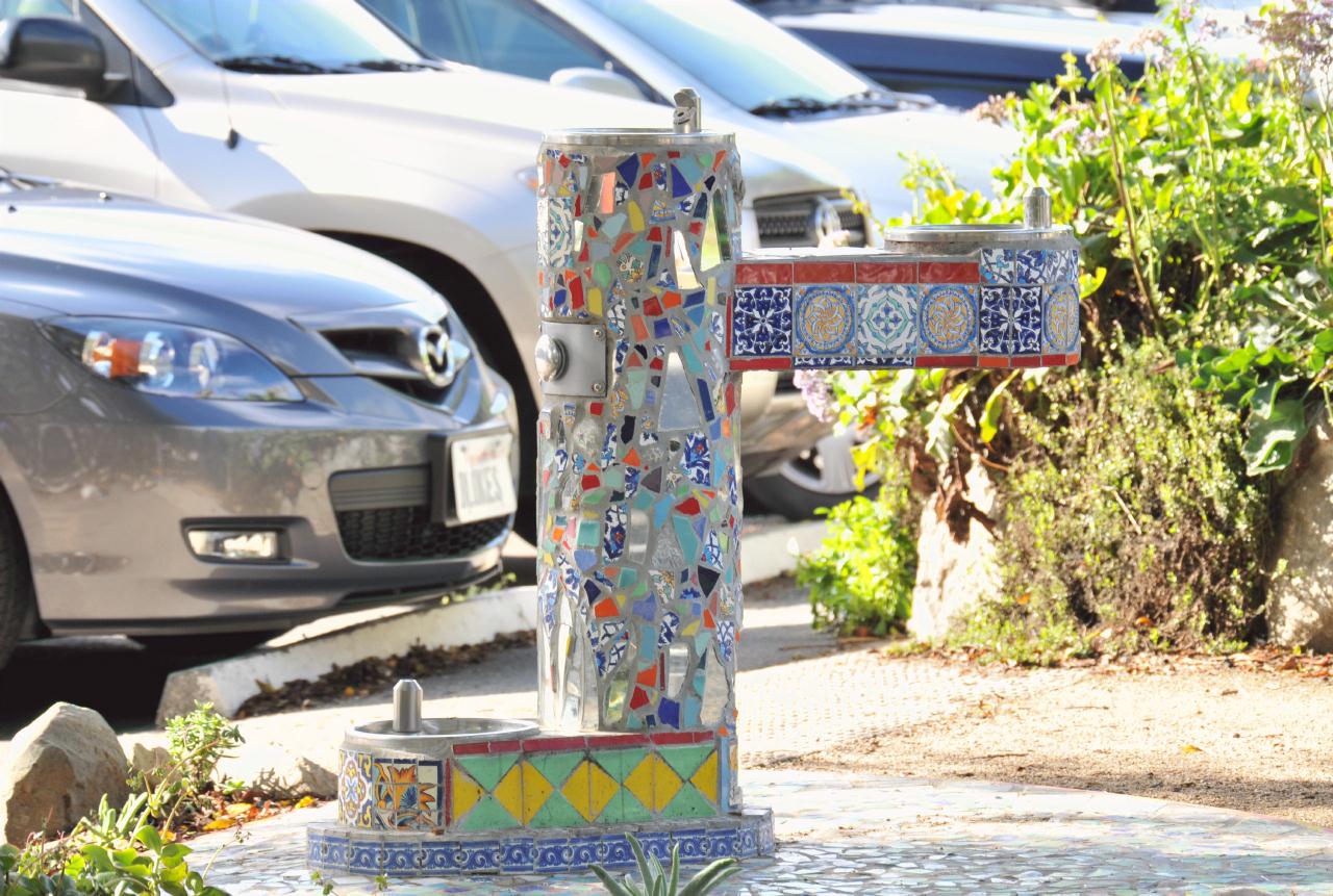 ./DrinkingFountain20081109_140322_StinsonBeachCA_3582TNT.jpg