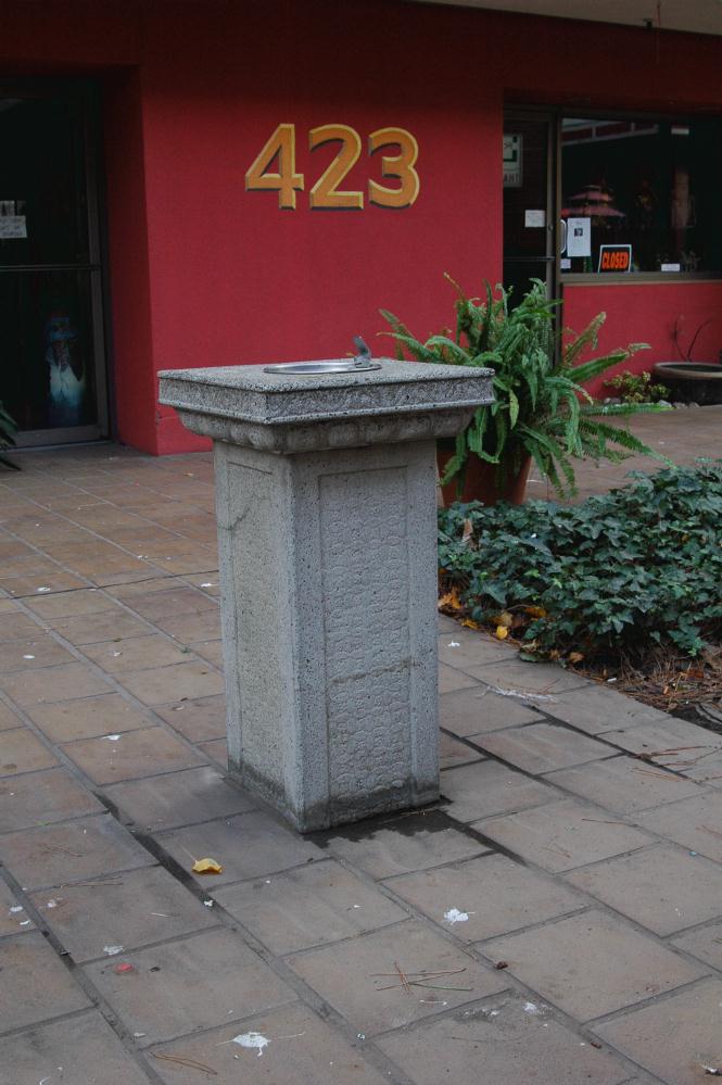 ./DrinkingFountain20080120_155040_SacramentoChinatown_9804B.jpg