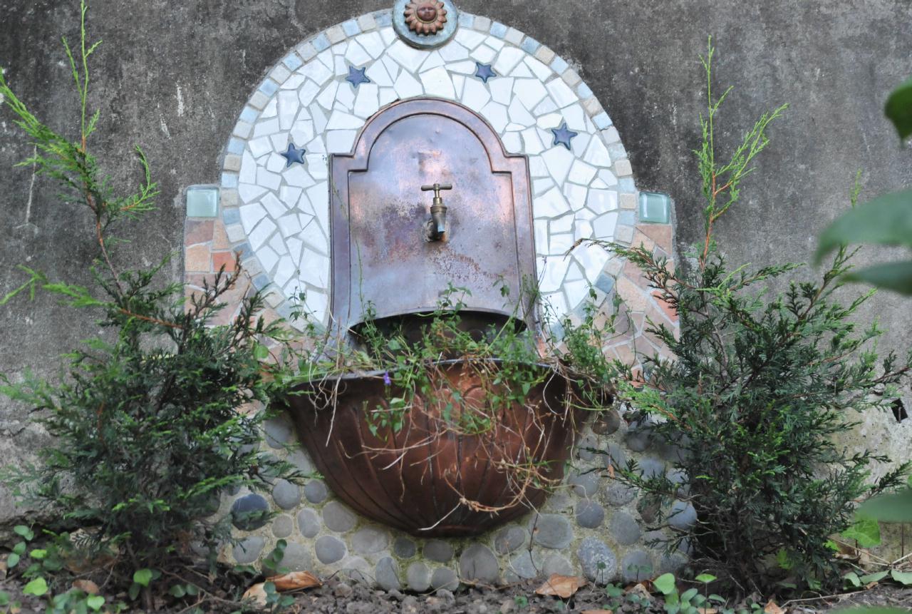 ./Faucet_20090710_202012_CoitTowerStairsSF_6774BCX.jpg