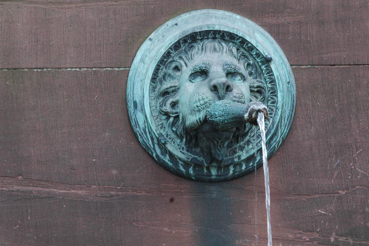 ./Fountain_20080307_083324_Karlsruhe_Germany_0478B.jpg