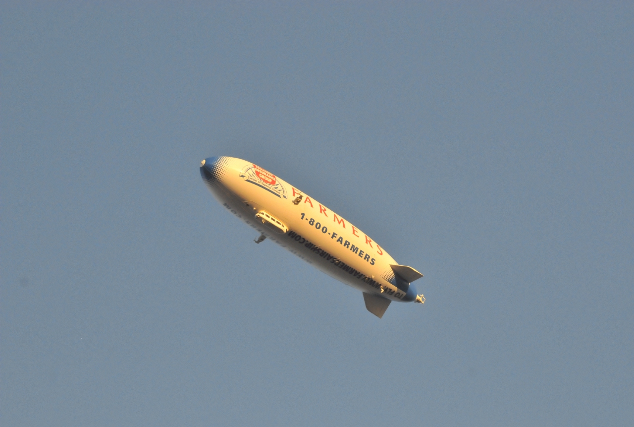 ./Blimp_20111208_161956_Hayward_Park_Caltrain_B12_3151.jpg