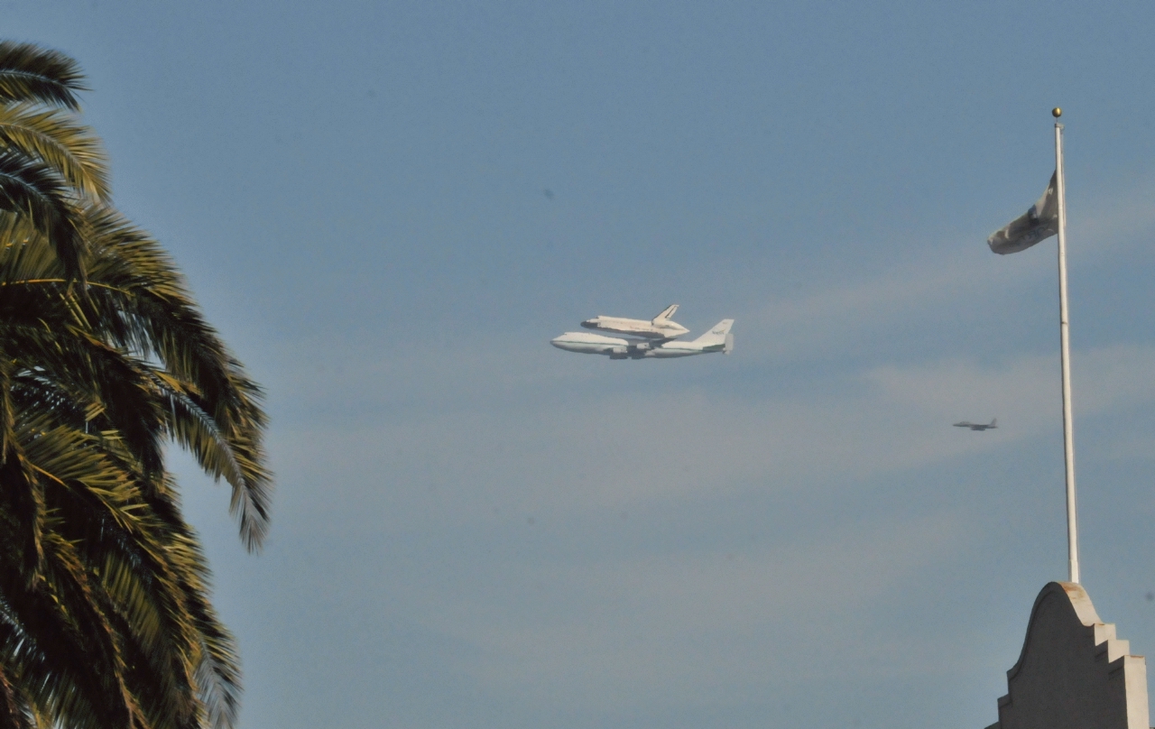 ./Last_Endeavour_Flight_Over_SF_Bay_20120921_102614_B12_7869.jpg