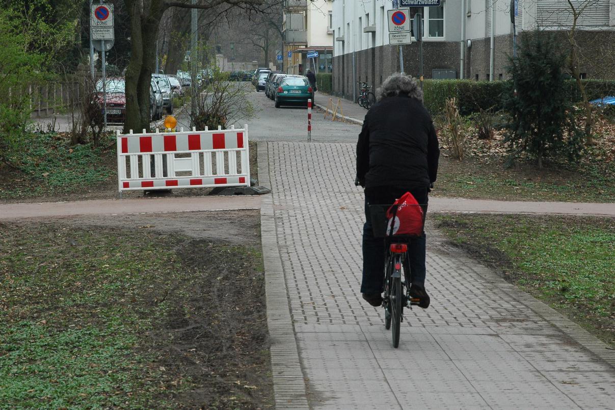 ./BicyclesKarlsruheGermany2008_0605B.jpg