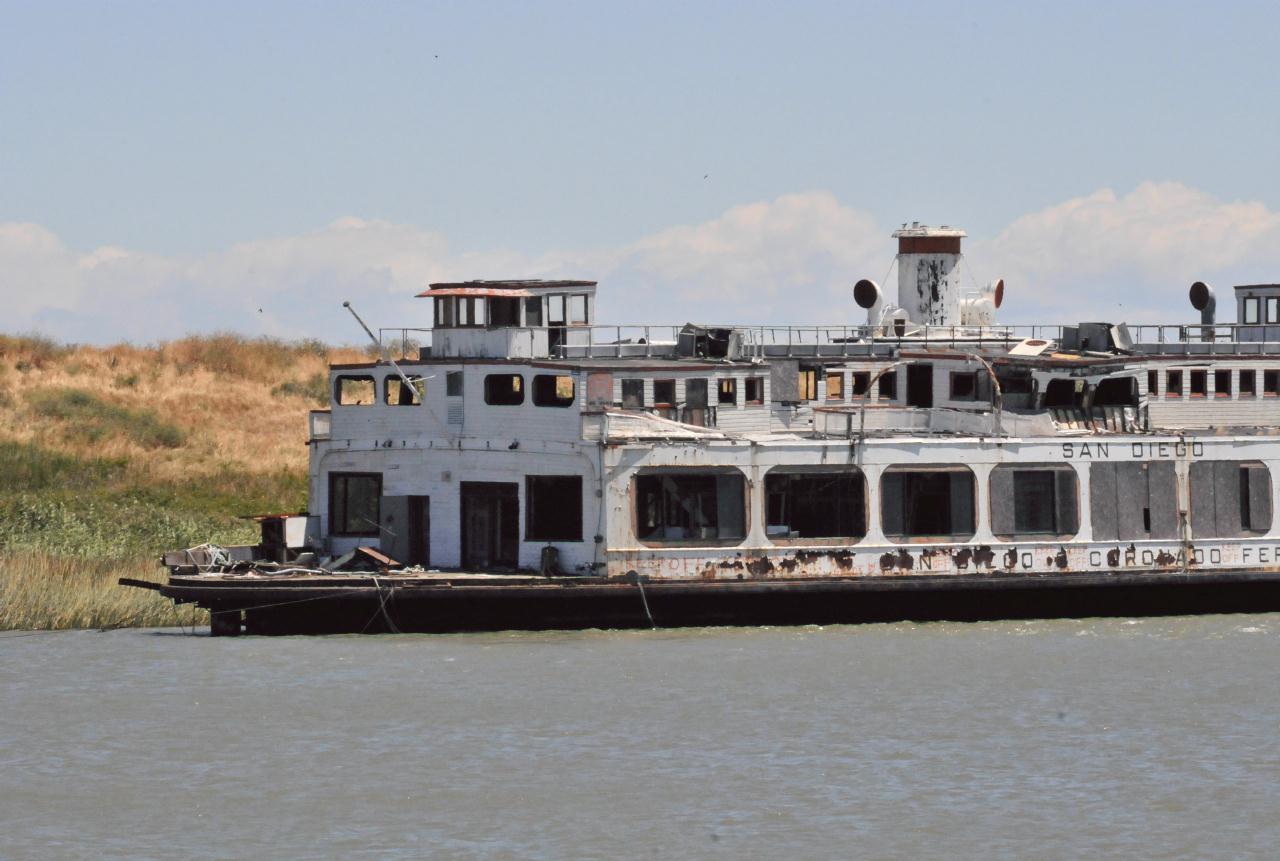 ./Ferry_San_Diego_Sherman_Island_20100523_121028_8362TNT.jpg