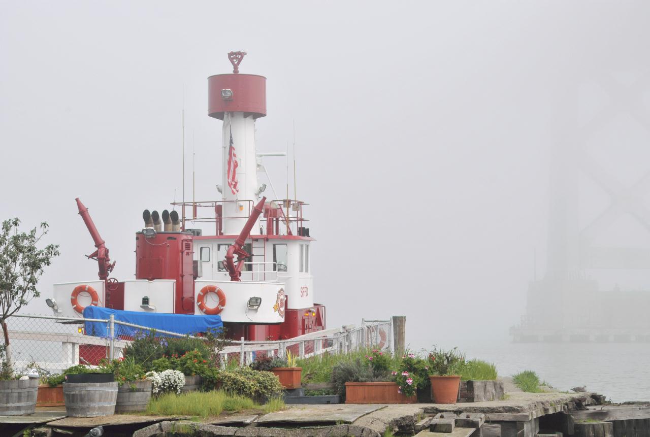 ./Fire_Boat_20100214_113422_TheGardianSF_BCX_1311.jpg