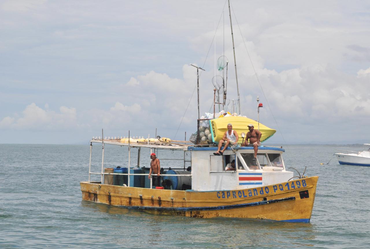 ./FishingBoat20080917_132128_QueposCostaRica20080917_5194BCX.jpg