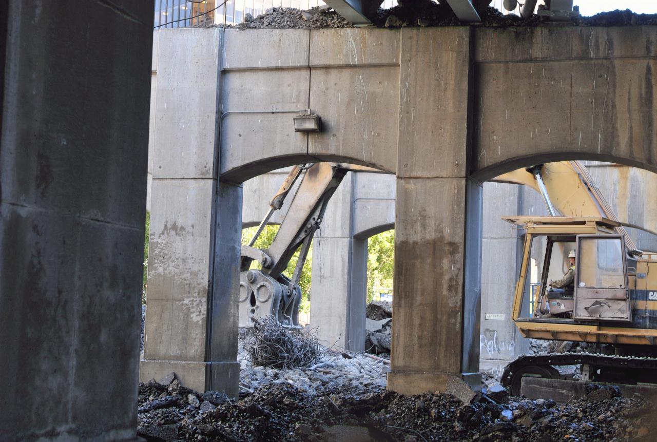 ./Old_Transbay_Terminal_Teardown_20100915_144505_BCX_7720.jpg