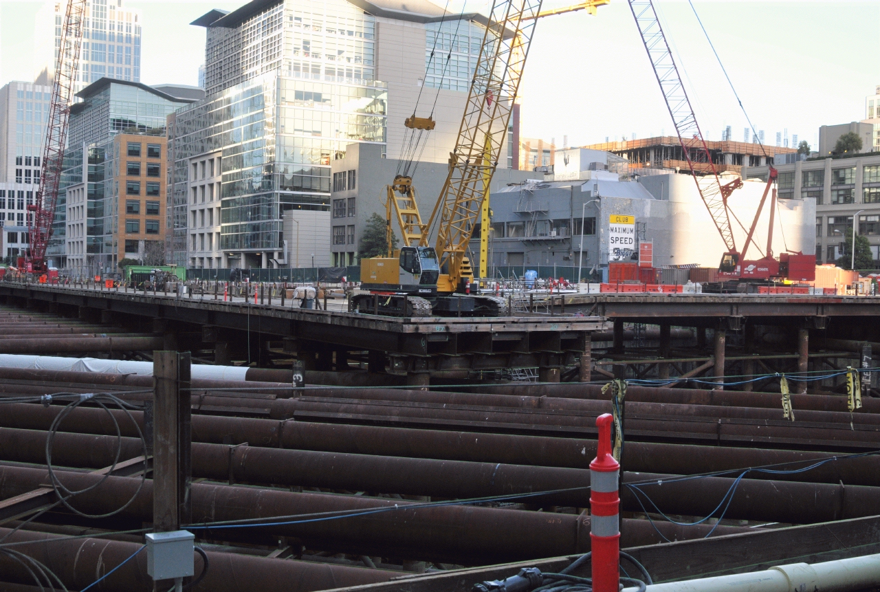 ./Transbay_Center_San_Francisco_20130223_170003_B13_0299.jpg