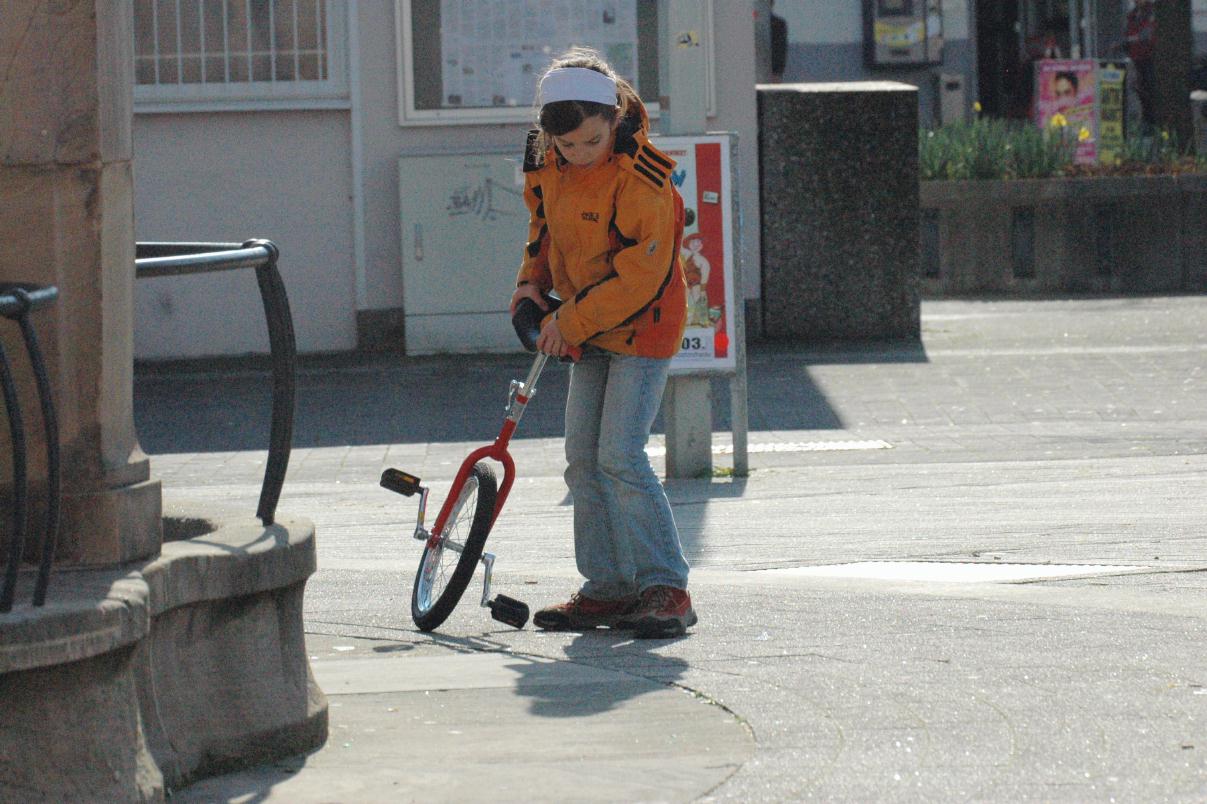 ./Unicycle_20080309_122348_KarlsruheGermany_DSC_1324T.jpg