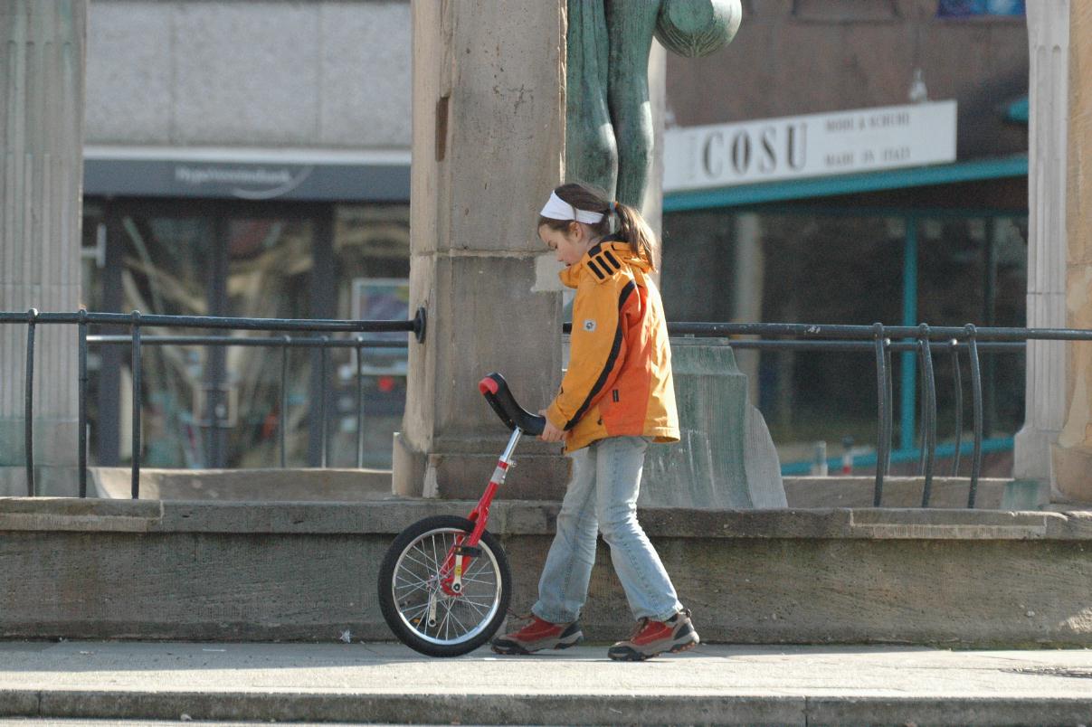 ./Unicycle_20080309_122412_KarlsruheGermany_DSC_1325T.jpg