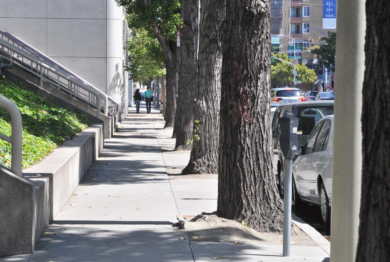 ./Sidewalk_20110813_114822_Folsom_Between_4th_And_3rd_San_Francisco_B11_7638.jpg