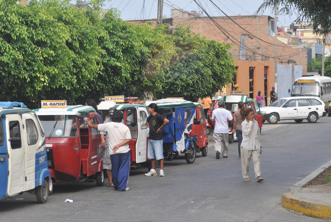 ./TaximotoLimaPeru20090411_091946_3695BCX.jpg