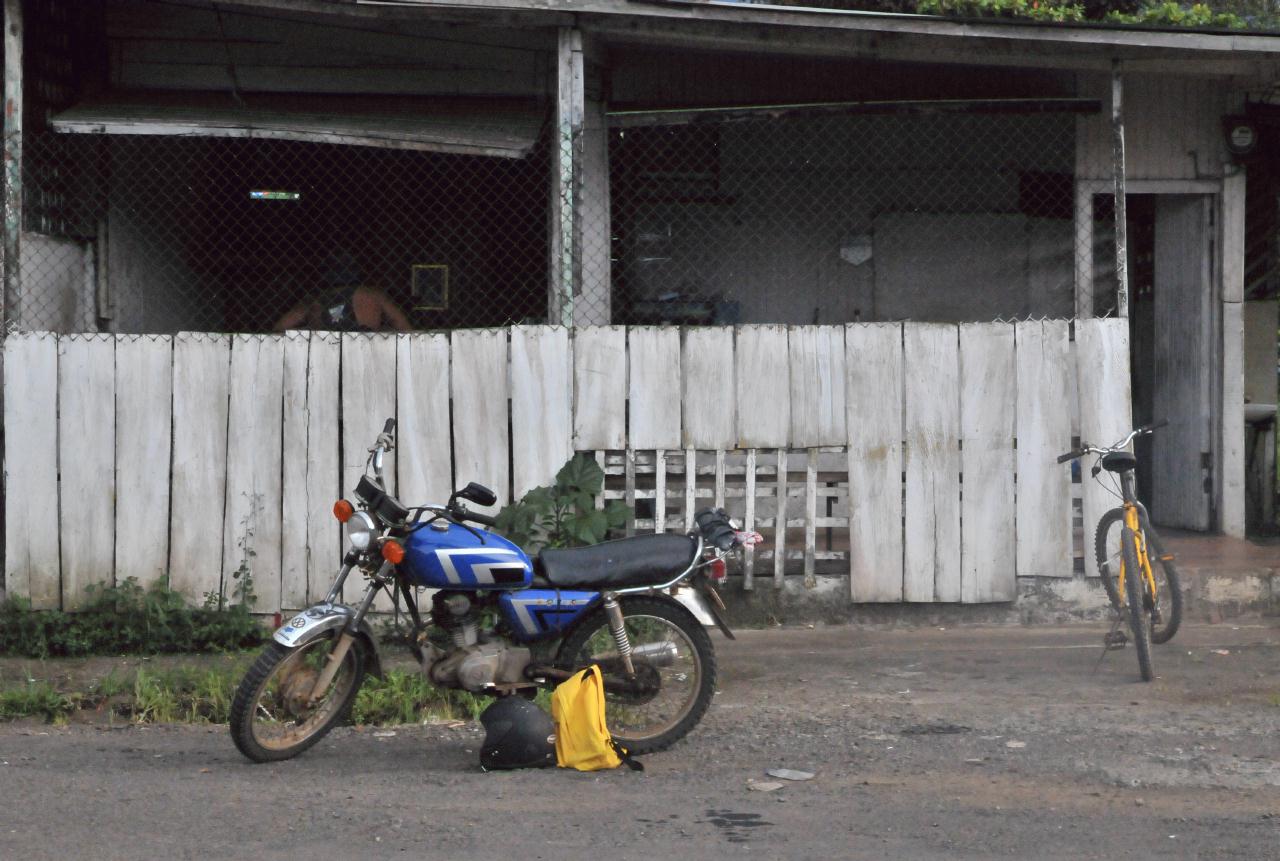 ./Motorcycle20080910_CostaRicaRoadToArenal_150636_3793BCX.jpg