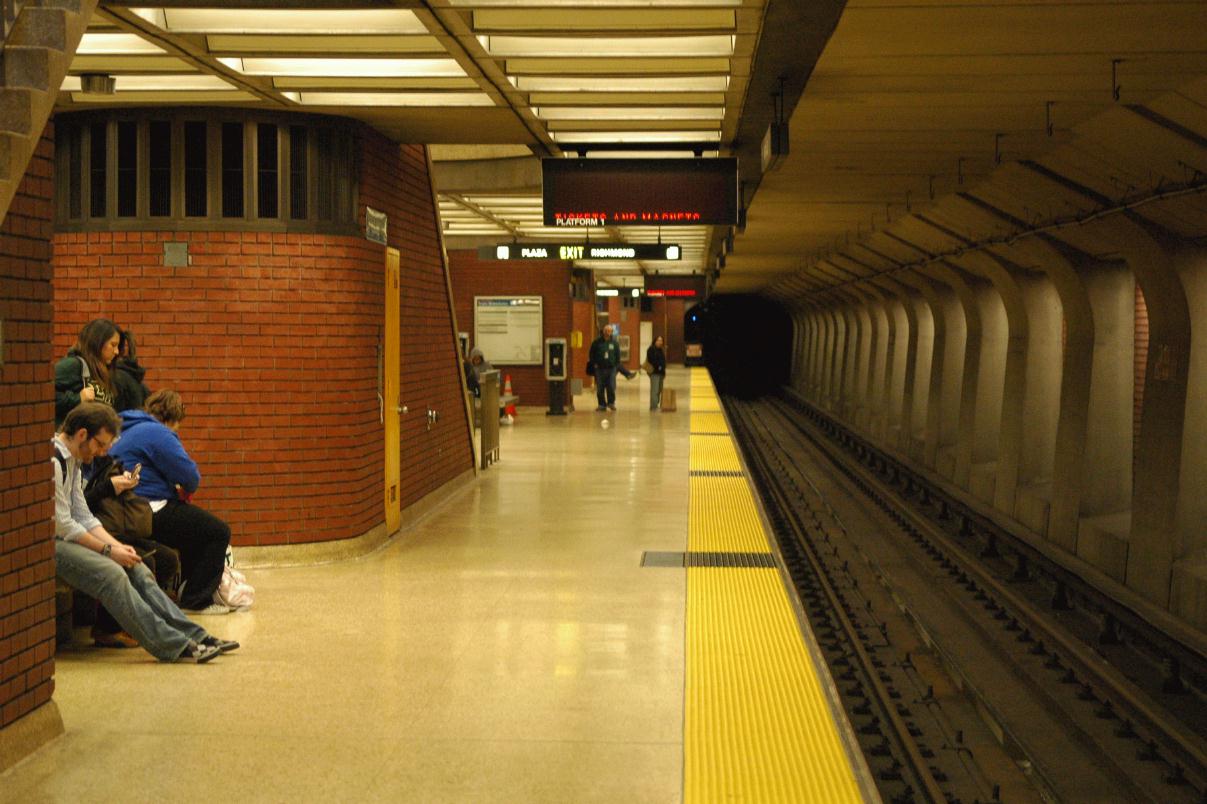 ./Berkeley_BART_Station_20080210_145345_DSC_9900.jpg