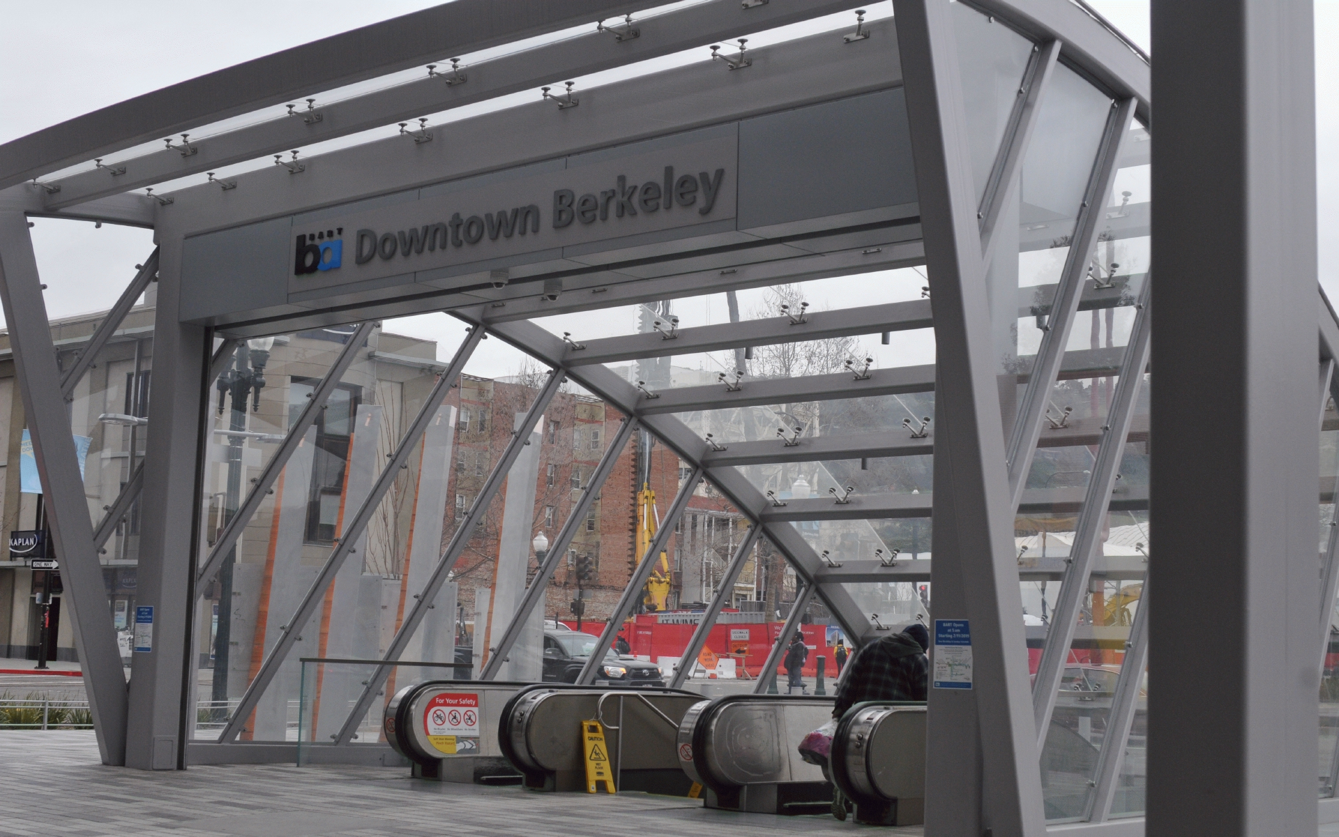 ./Berkeley_BART_Station_20190225_103532_C19_1421.jpg