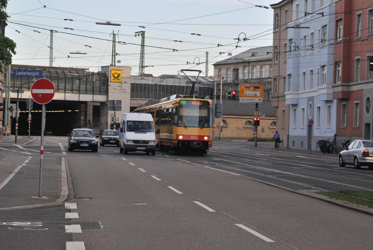 ./TrolleyKarlsruheGermany20090507_193324_4523BCX.jpg