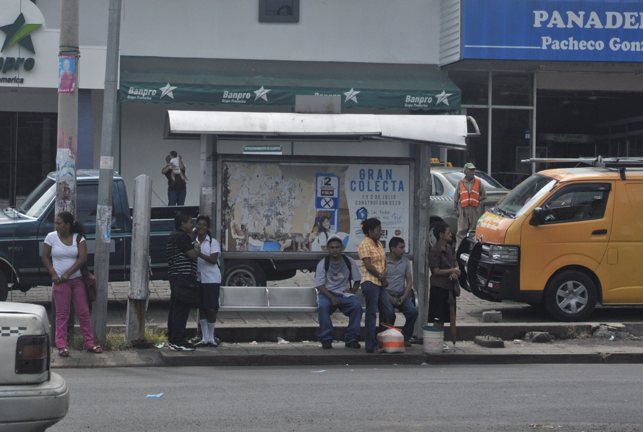 ./Nicaragua_Bus_Stop_20111116_104413_B12_0852.jpg