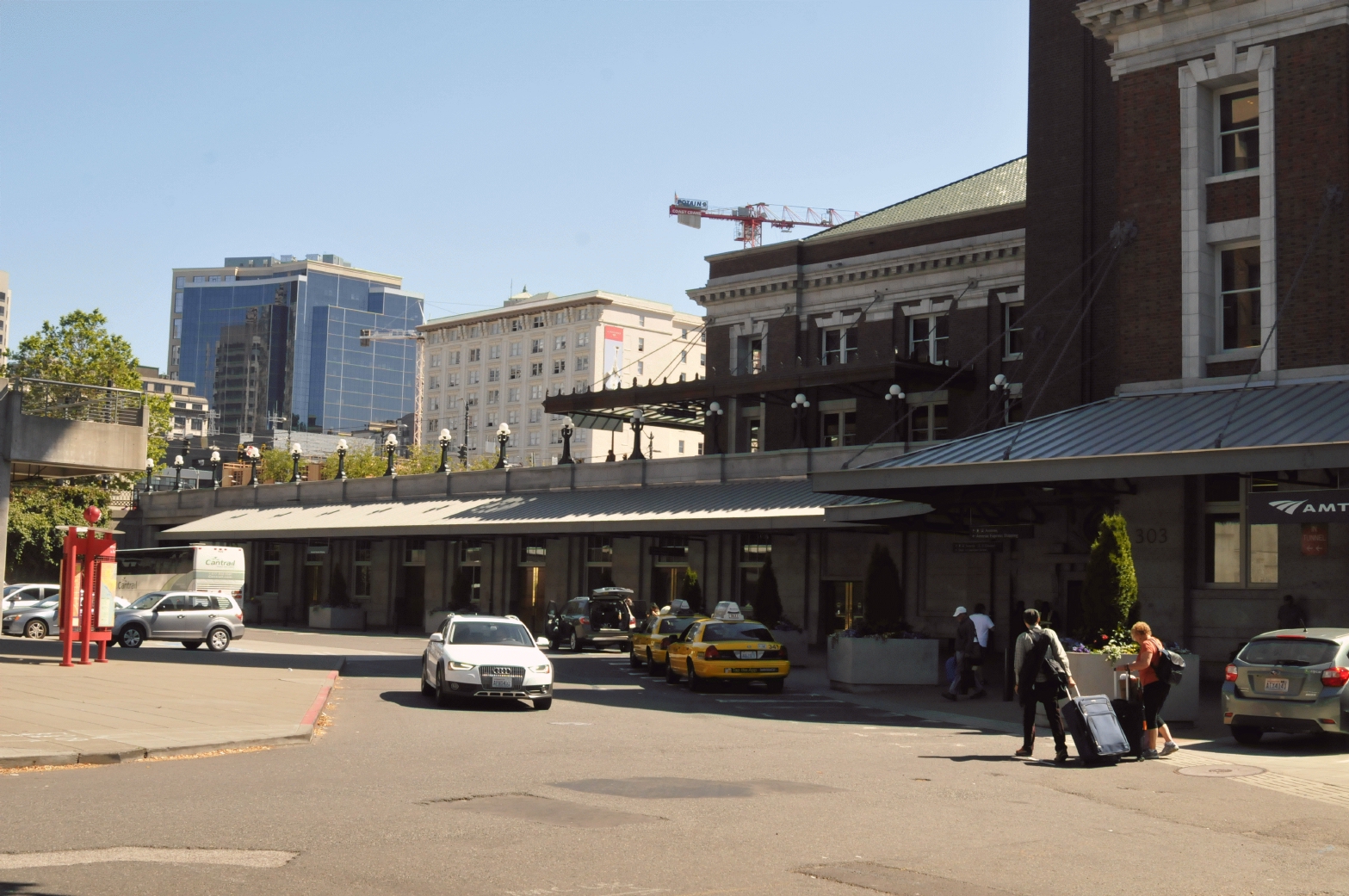 ./Amtrak_Station_Seattle_20150607_103654_C15_3052.jpg