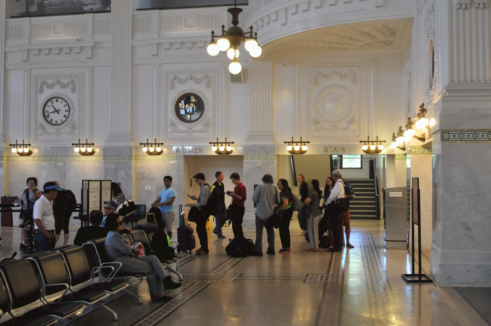 ./Amtrak_Station_Seattle_20150607_104407_C15_3056.jpg