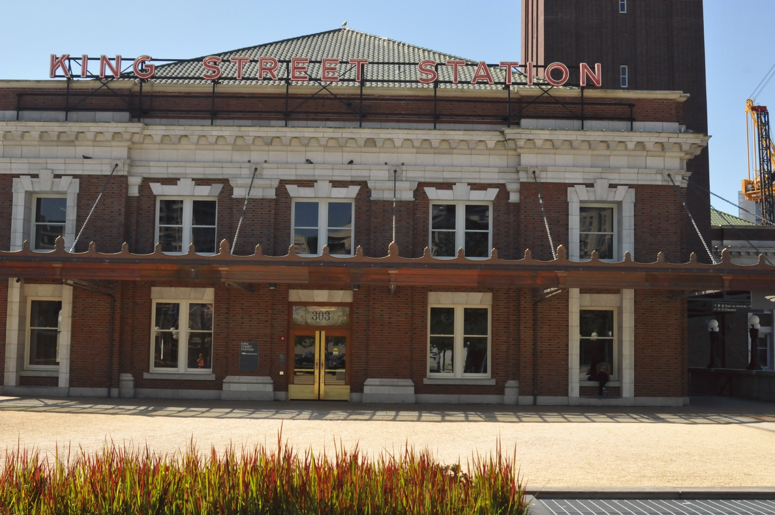 ./Amtrak_Station_Seattle_20150607_104742_C15_3065.jpg