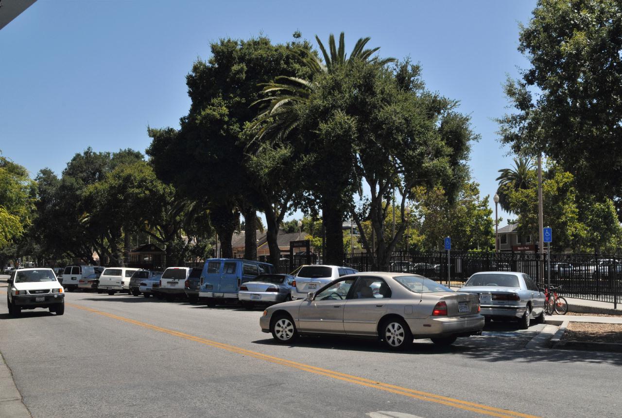 ./Menlo_Park_Caltrain_Station_20100720_141828_BCX_7450.jpg