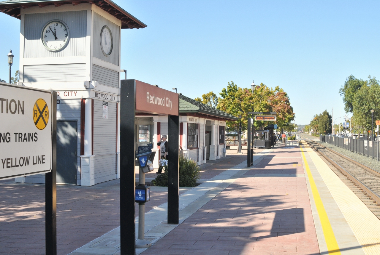 ./Caltrain_Redwood_City_Station_20111101_125323_B11_8115.jpg