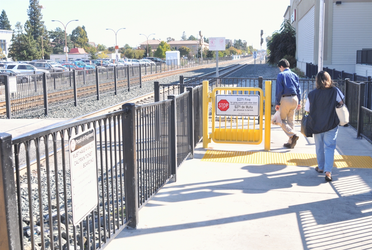 ./Caltrain_Redwood_City_Station_20111101_125437_B11_8118.jpg